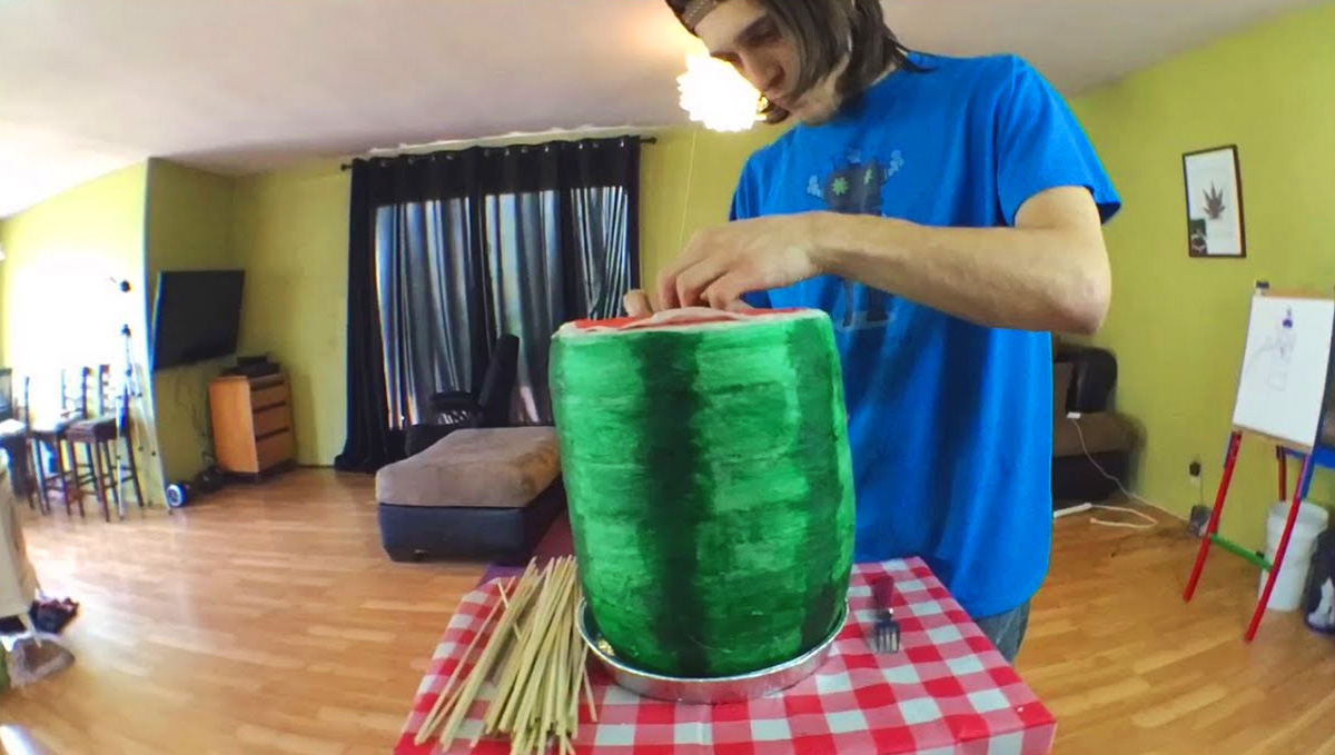 Tony Greenhand building the world's biggest joint ever rolled.