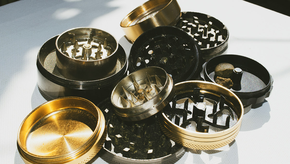 Weed grinders come in many different sizes, shapes, material, and colors.
