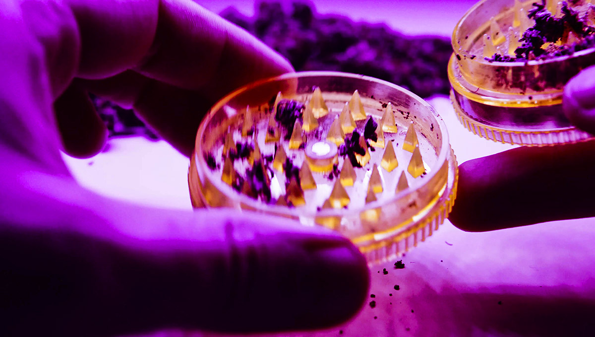 Plastic grinders are light but not too good quality-wise.