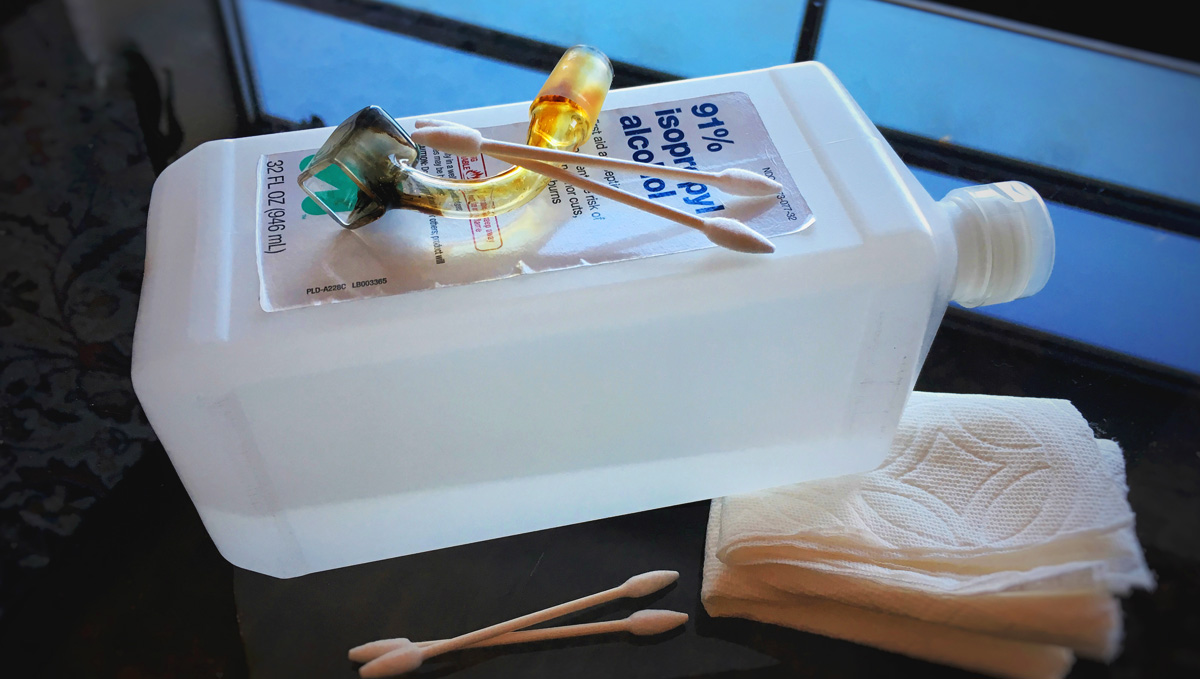 Clean your bong and those stubborn edges with the help of q-tips.