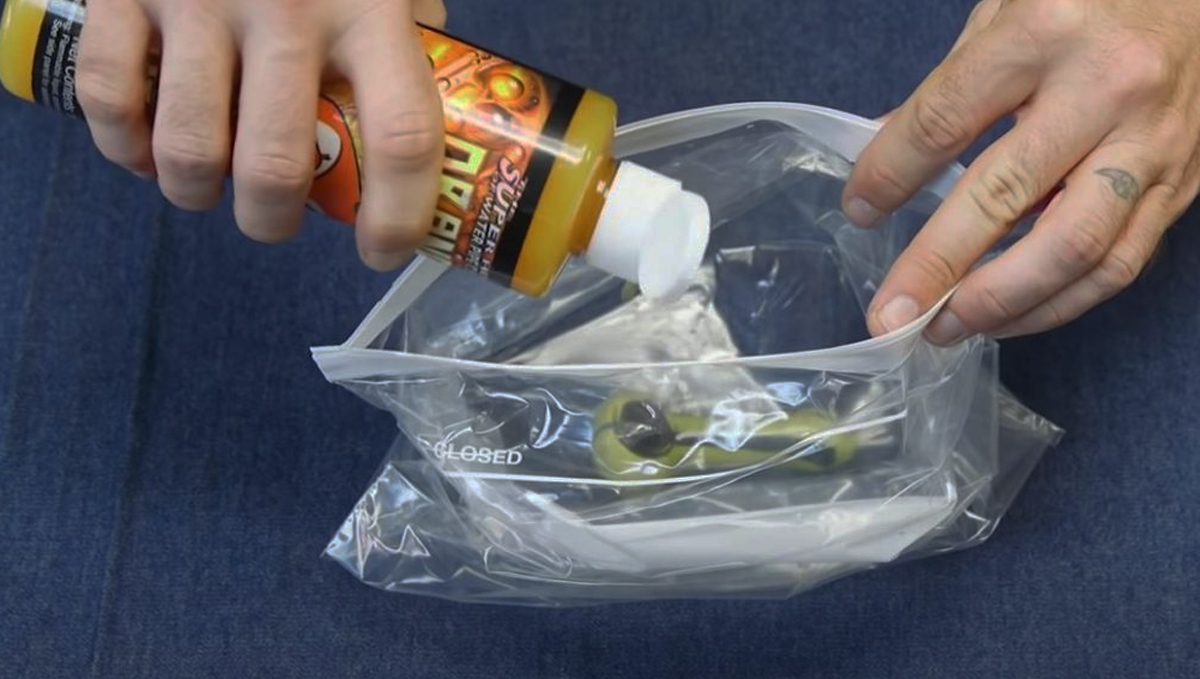 Shake well to let the alcohol and salt clean your pipe.