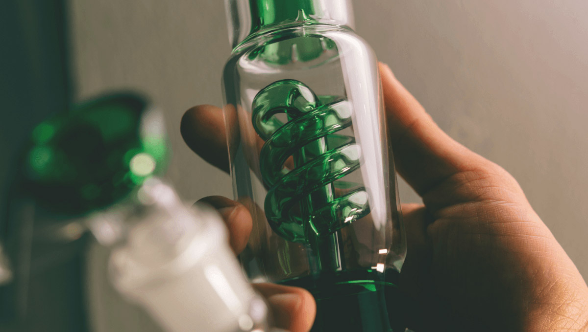 Do's and Don'ts of Setting The Water For Your Bong: If there's a percolator, pay extra attention!