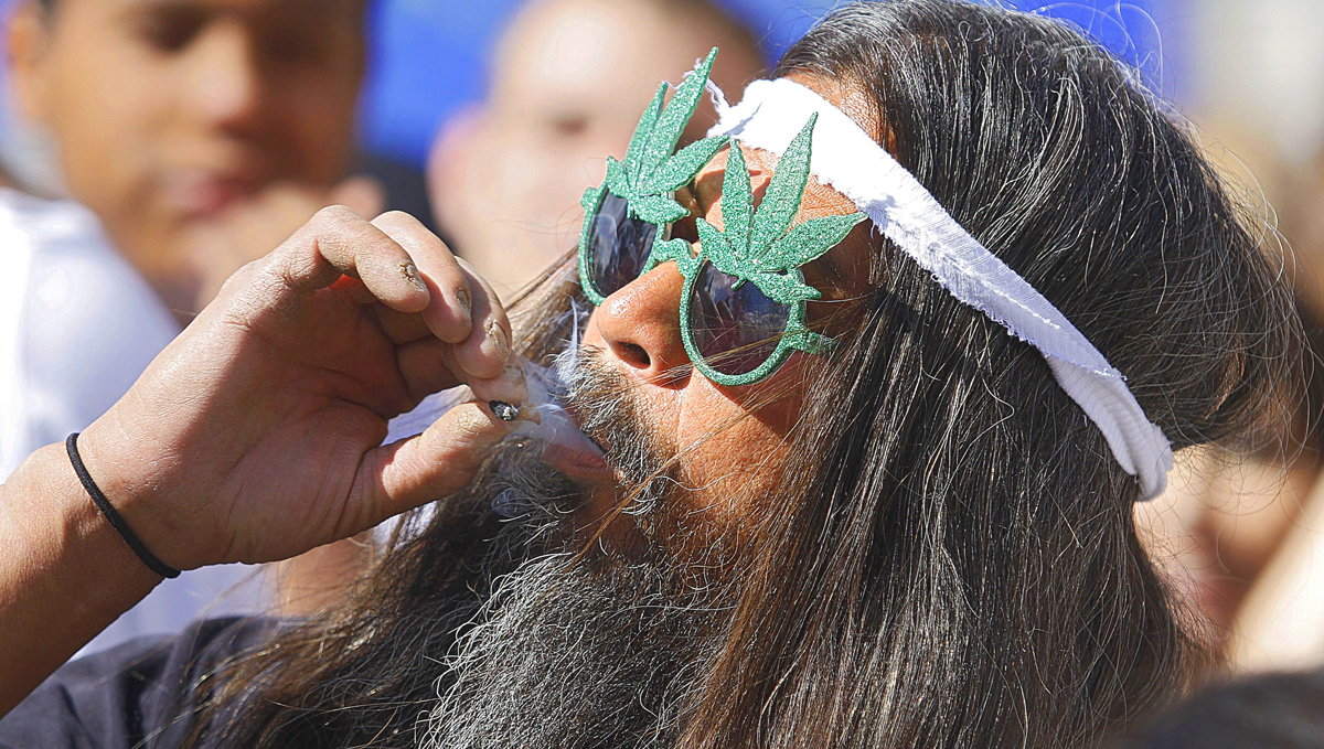 Ein Junkie oder ein Burnout ist eine Person, die zu viel raucht.