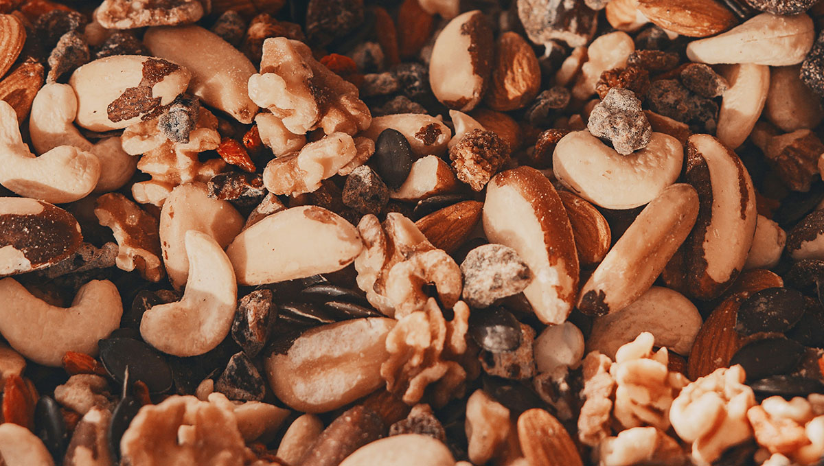 Being vegan doesn't mean munchies are doomed! You can have healthy snacks too!