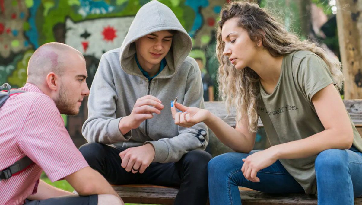 5 Tips To Keep In Mind Before Smoking Weed For The First Time: Sharing the experience with friends who are as inexperienced as you is also a great idea! 5 Tips To Keep In Mind Before Smoking Weed For The First Time: Sharing the experience with friends who are as inexperienced as you is also a great idea!