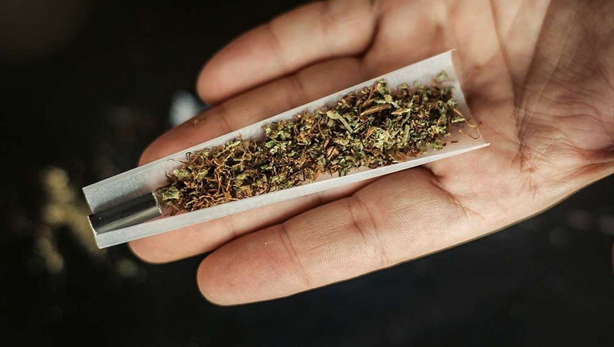 Tobacco and Weed: Everything You Should Know About Spliffs: When you smoke a spliff you use less marijuana. Tobacco and Weed: Everything You Should Know About Spliffs: When you smoke a spliff you use less marijuana.