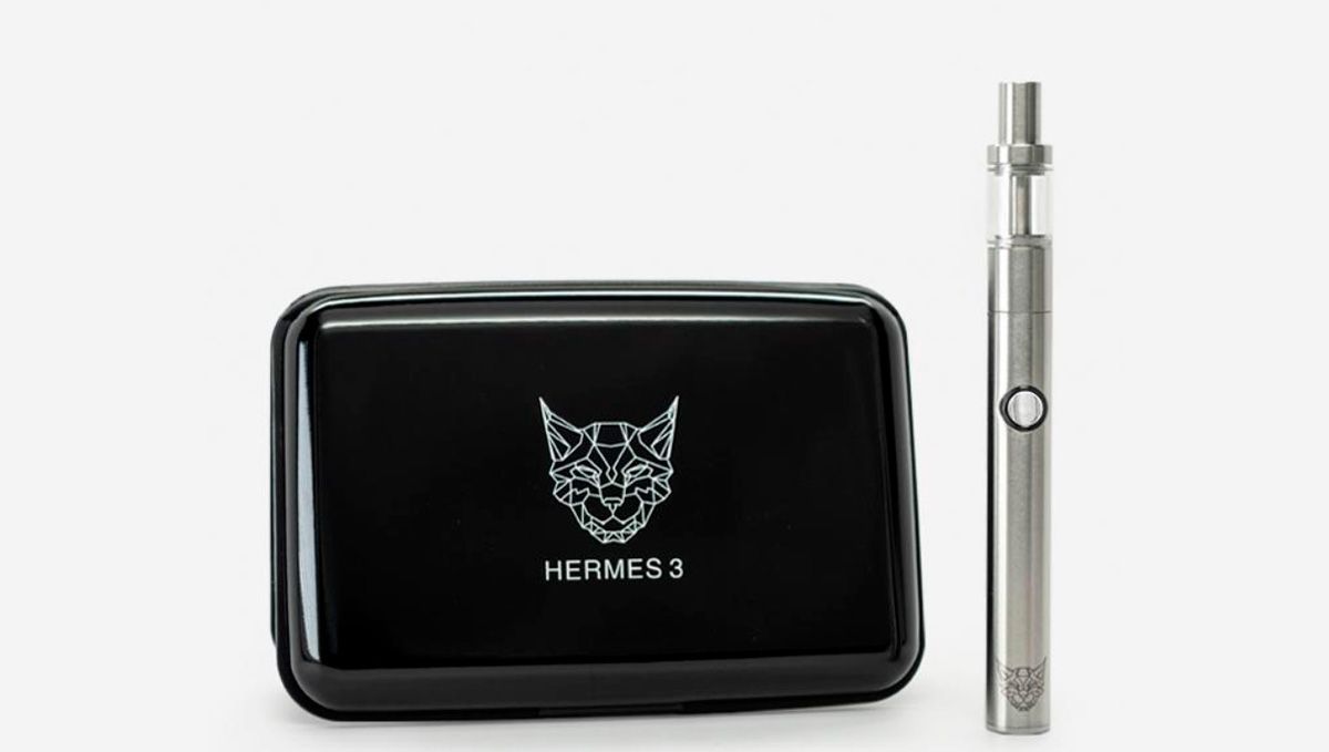 Tips For Choosing Best Weed Pens To Puff In: A product picture of a black Hermes 3 case and a silvery metal vape pen