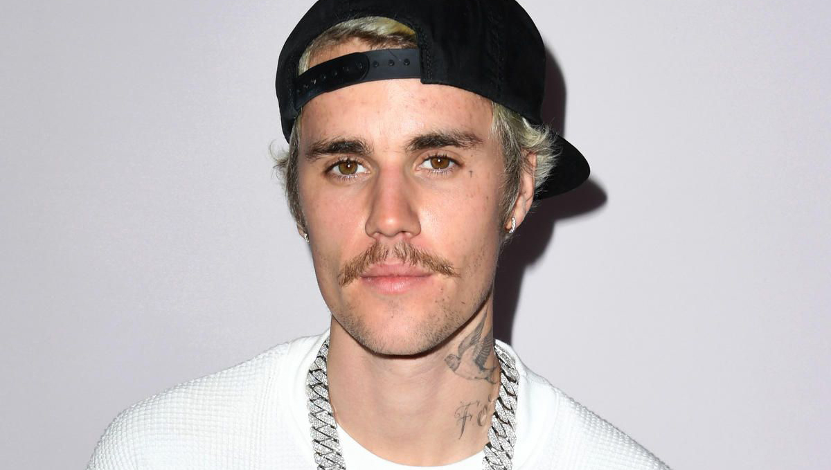Justin Bieber Breaks Ground in Cannabusiness With “Peaches” Joints: The singer posing before camera Justin Bieber Breaks Ground in Cannabusiness With “Peaches” Joints: The singer posing before camera