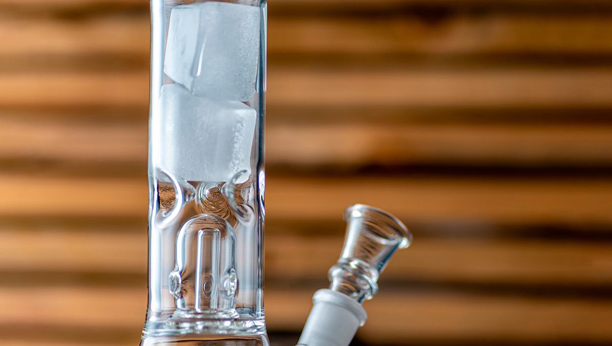 How to use a bong: tips and tricks How to use a bong: tips and tricks