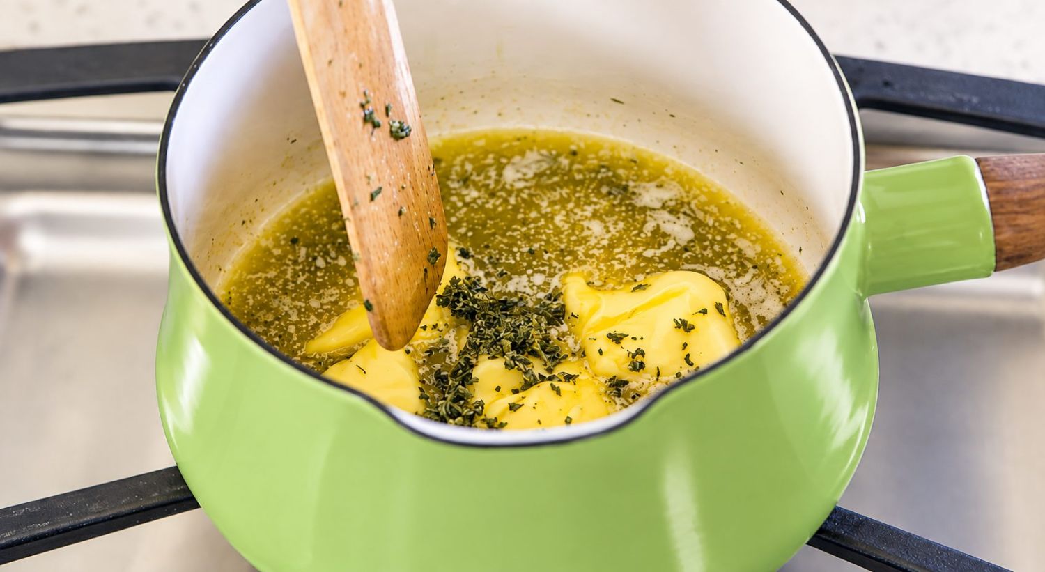 Was tun mit Cannabisresten: Materialien für Cannabutter Was tun mit Cannabisresten: Materialien für Cannabutter