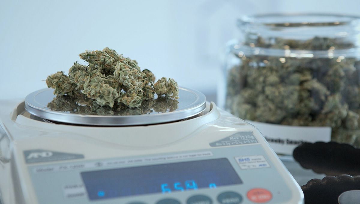 Weed measurements guide: an eighth of weed